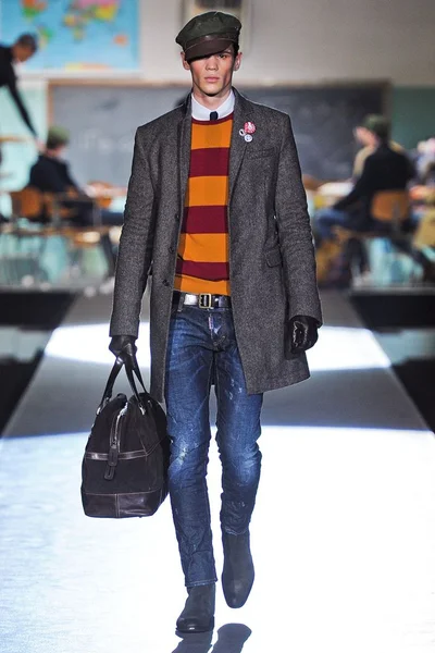Look 15